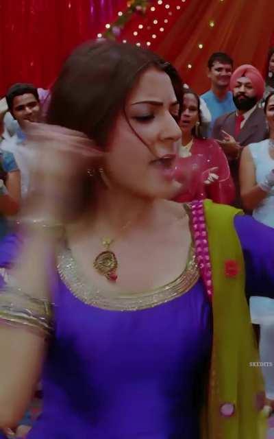 Anushka Sharma - Band Baaja Baaraat (2010) Ainvayi Ainvayi Song EDIT