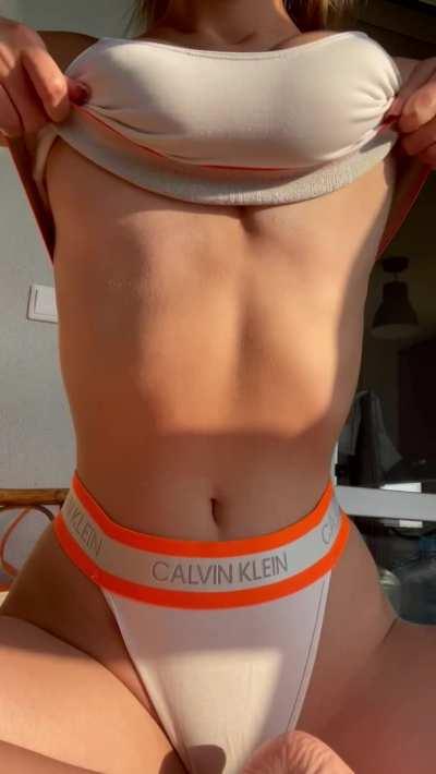 Showing my tits to my neighbors 🌝