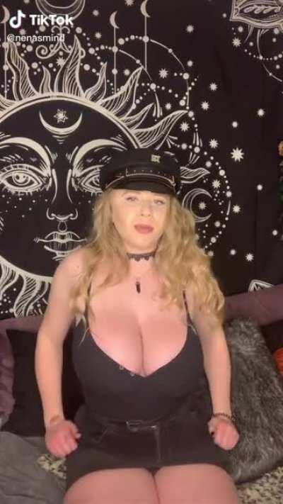 Lets start 2021 with some huge tits 🍒