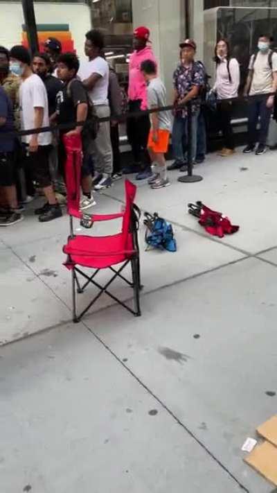 PSA, If you are among those waiting for a graphics card this morning, PLEASE do not behave like this. Please set a good example for this community.