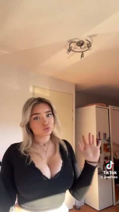 Christina Sinac haar gruwelijk dikke tieten