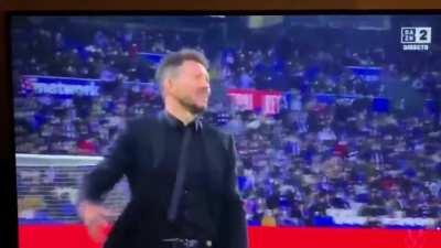 Diego Simeone's reaction to Felipe's mistake which led to Real Sociedad's second goal.