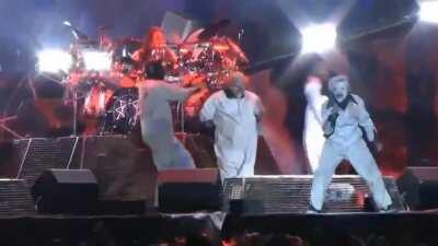 Epic disasterpiece headbang.