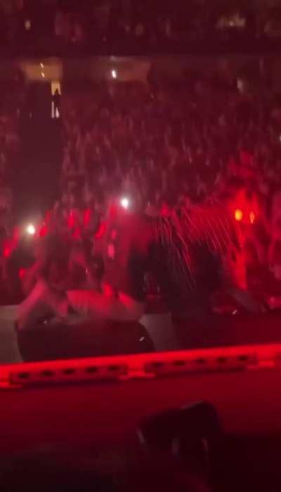 Billlie Eilish seducing