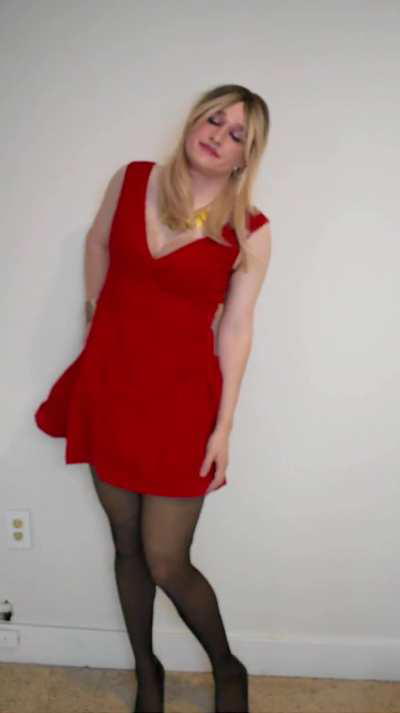 Putting on a little dress makes me feel so cute!! ☺️