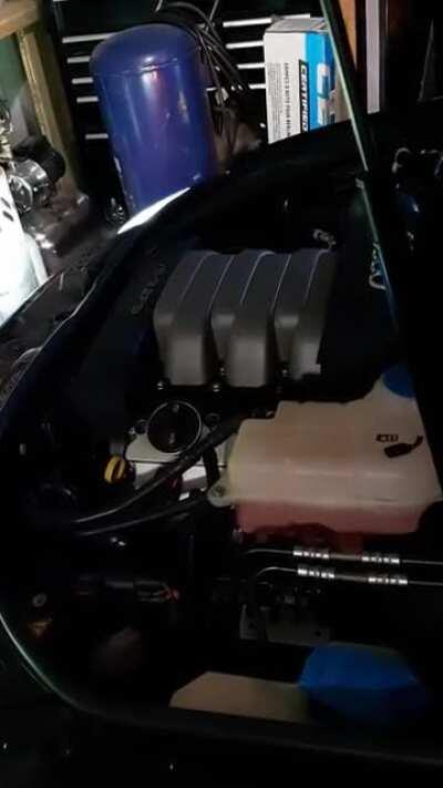 My Audi A4B7 3.2L (205,000km) has an unusually loud clicking noise coming from the engine. Can I have advice on what to do? I don't know what it is.