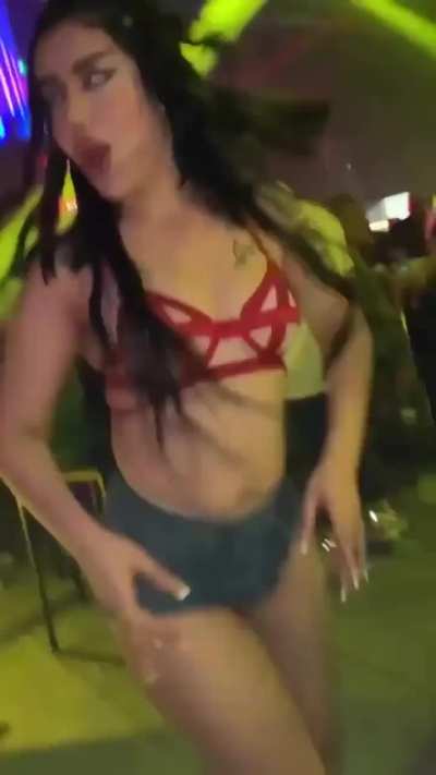 Anittas Do Oriente- Anittas na essência.