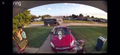 Unleashed dog approaches Amazon Driver, gets pepper sprayed, Owner hits Driver.