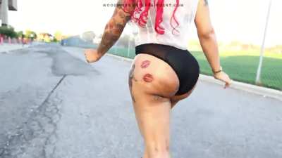 The queen walks down the street (Part 1)