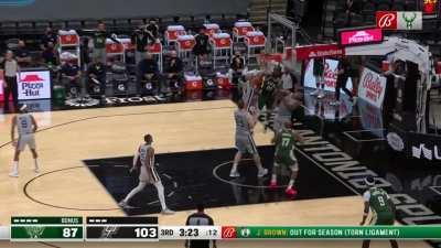 [Highlight] Khris Middleton blows by his defender on the baseline and finishes with a powerful dunk