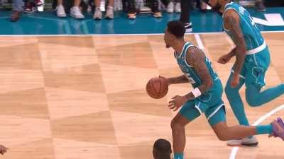 [Highlight] Brandon Miller with the electrifying 1 handed jam