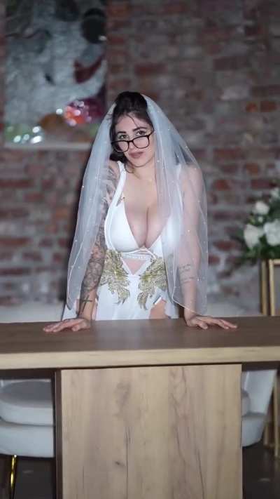 How you feel when you see the bride like this 