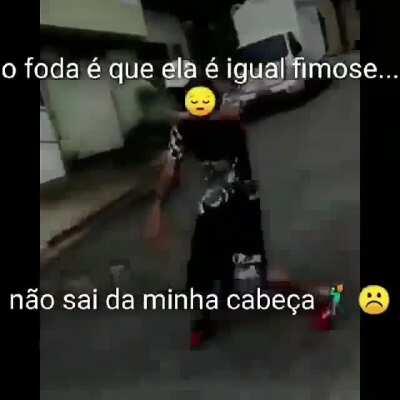 Muquinha não conseguindo parar de pensar na loirinha