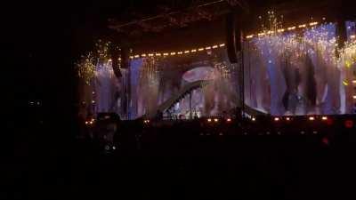 Why is no one talking about the live band’s transition into feel special