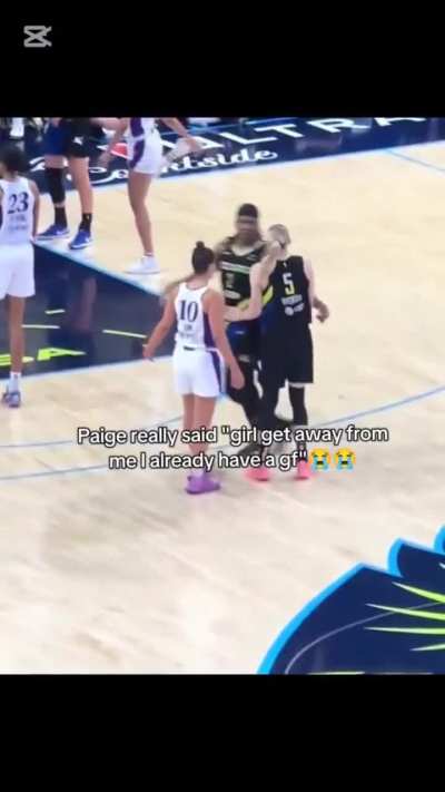 The hand placement is crazy 🤭