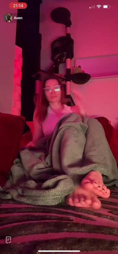 imaventurinexx - Gorgeous close up soles live rn