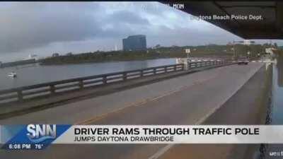 Florida man smashes through traffic arm, jumps Daytona drawbridge