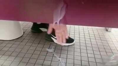 Bromita entre el Beelce team