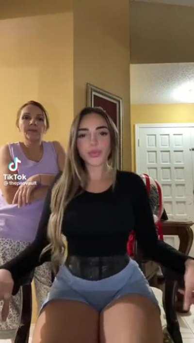 Daily Dose Of ThotzZ #18