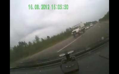 Russia: Multi car crash