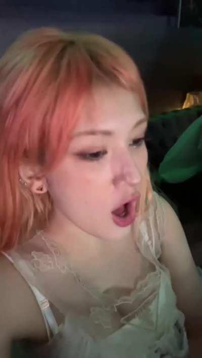 Somi’s cleavage 🤤