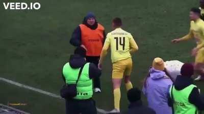 Making your marriage proposal as a player during a football game