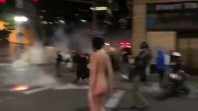 Naked Protester in Portland Faces Off with the Feds (NSFW)
