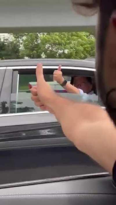 Anwar otw to the palace.. he seems very happy..