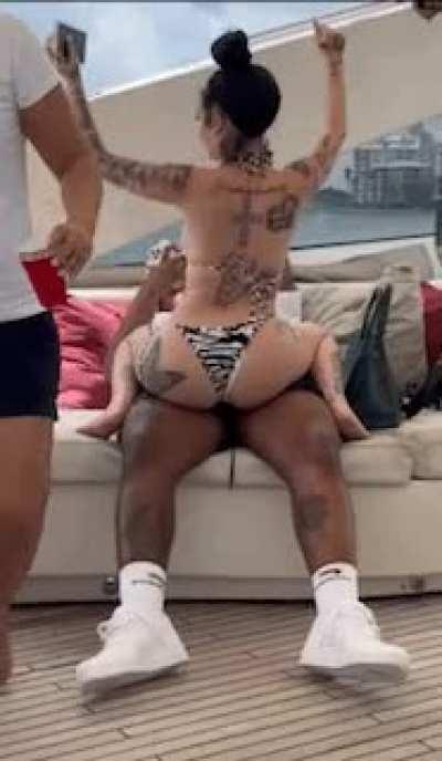 She making it move on him