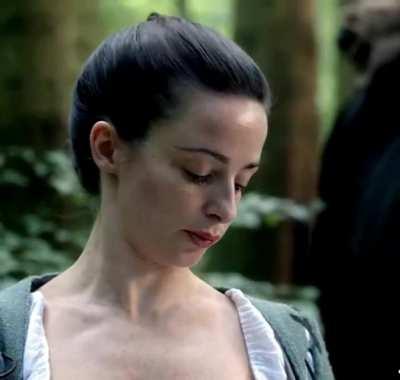 I wanna drink all of Laura Donnelly's delicious titty milk