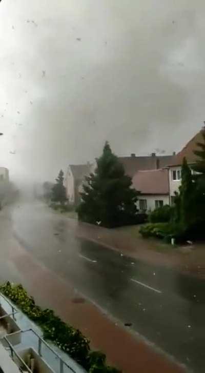 Almost everything you can do wrong in a tornado right here