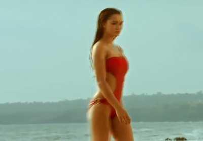 [SuperGirl] Amy Jackson.