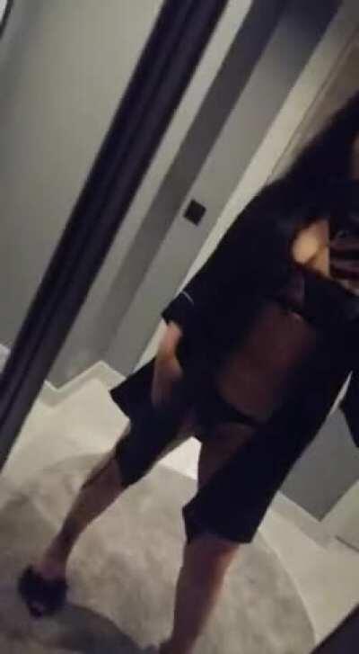 Upvote for 5 nudes! i always send 🤤