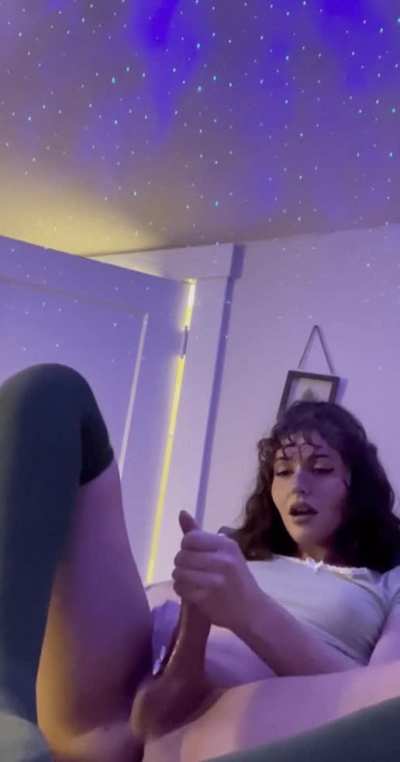 I was grocery shopping when a guy asked if I knew how to pick ripe melons 💋