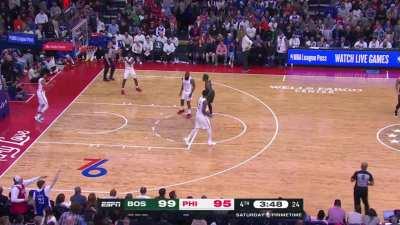 [Highlight] Brown with a MJ-esque move to lose Tucker and nail the jumper