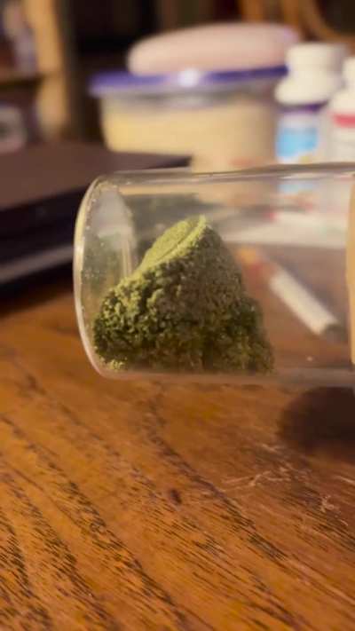 Suuuuper sticky Critical Mass cbd flower by Catalyst