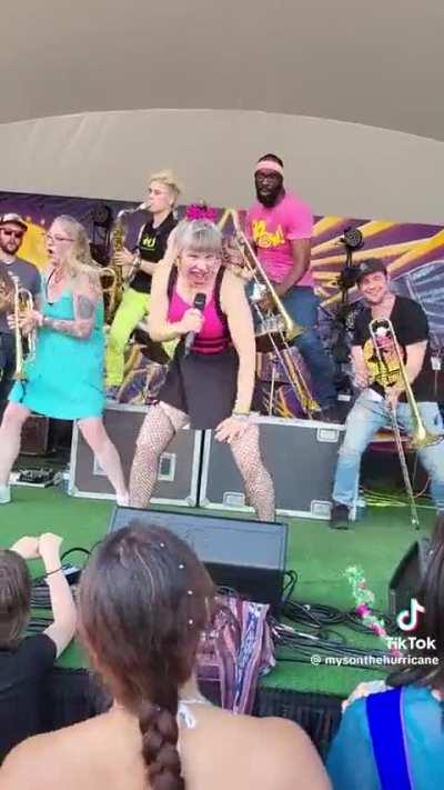 The face she makes is weirding me out. Been seeing all over Twitter this week