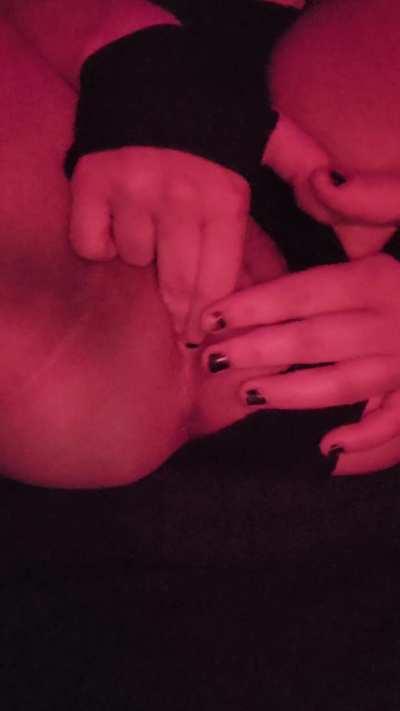 Nice and wet for you 🖤 Video on Redgif for audio