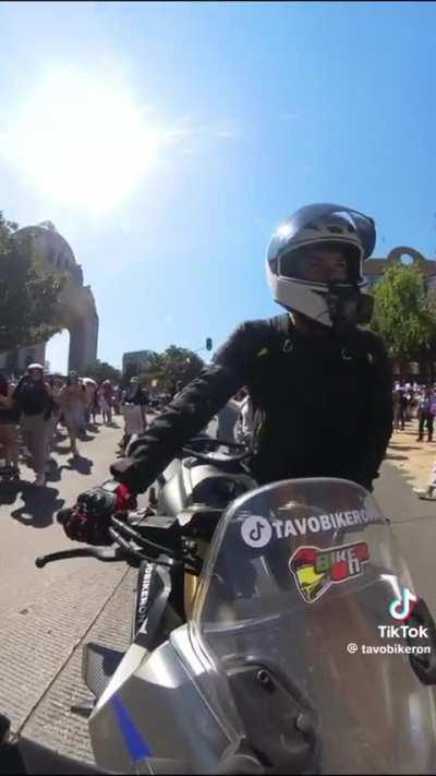 La diferencia entre ser respetuoso y querer llamar la atención 