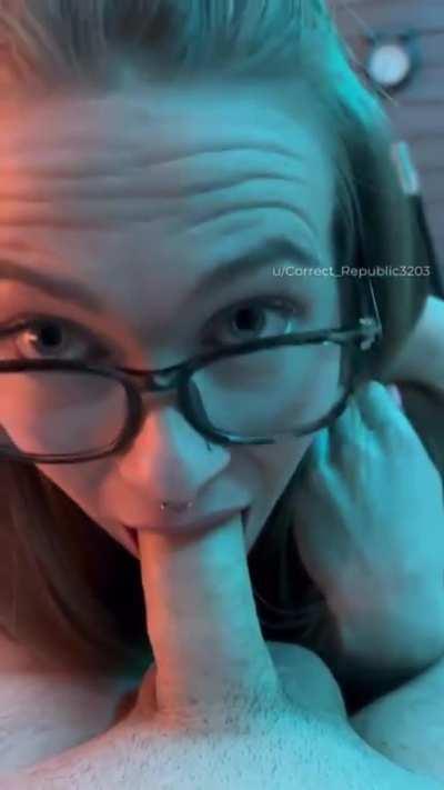 This mom can deepthroat 😉🔥