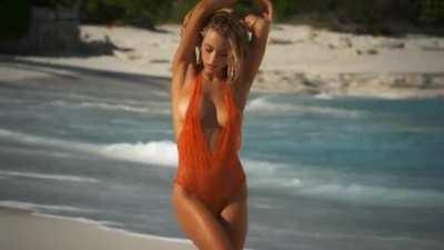 Hannah Ferguson [Free Friday]