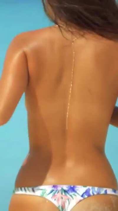 Barbara Palvin - Sports Illustrated Swimsuit - Bubble Butt Vertical Edit