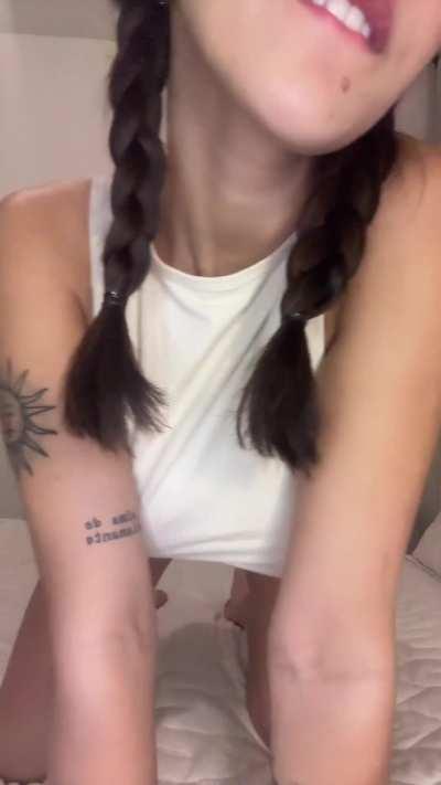 Flashing my natural bouncy titts 🍒