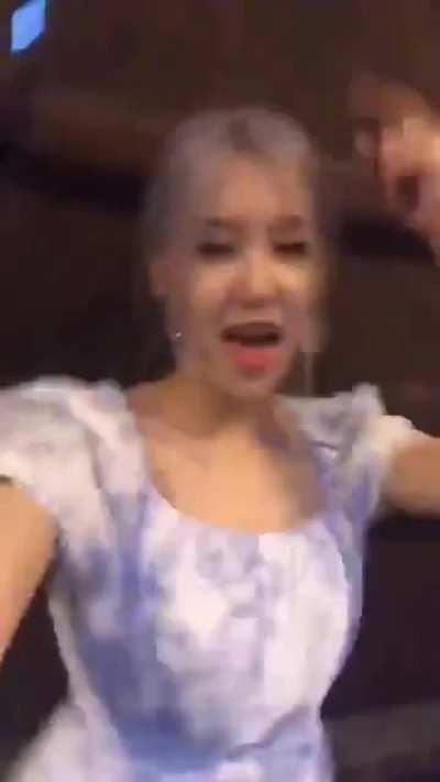 200701 Blackpink TikTok Update w/ Rosé