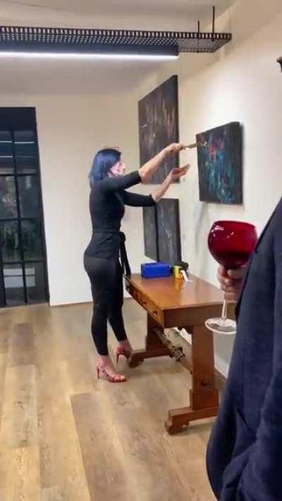 Торт. Ну или художник переборщил со слоями краски