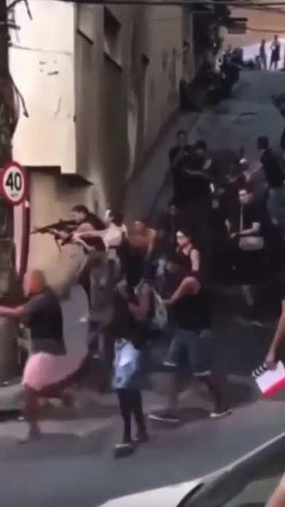 Police regret entering the wrong neighborhood in the slums of Brazil