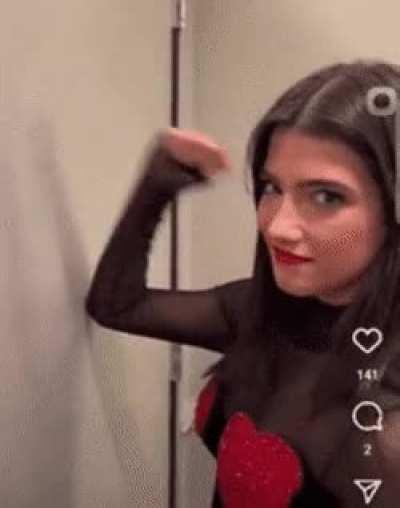 Charli D’Amelio makes me hard