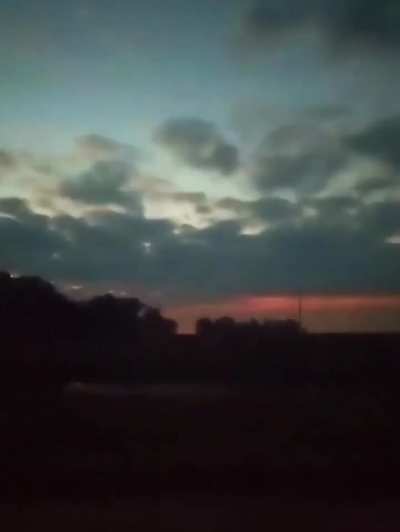 Filmaron un objeto luminoso descendiendo en una zona rural de la provincia de Buenos Aires