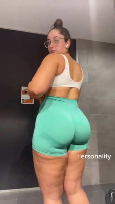 Anastasia (@anakakfit)