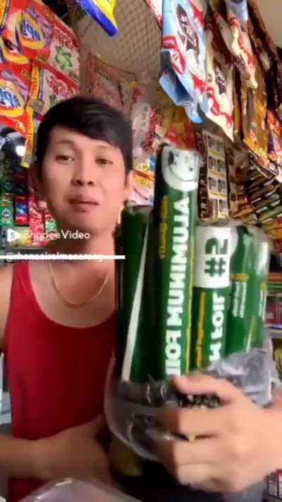 Malakas daw ang bentahan ng foil niya umaga at gabi